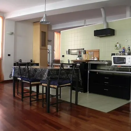 Ampio Open Space In Centro Storico * 볼로냐